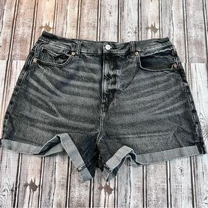 American Eagle Black Curvy Mom Short size 14